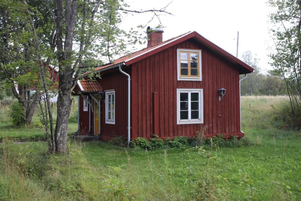 Sjoenaera Stuga Med Bat Och Bastu Ramkvilla Extérieur photo