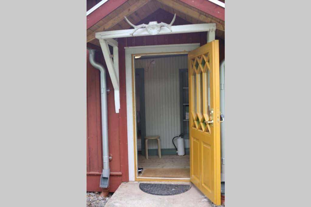 Sjoenaera Stuga Med Bat Och Bastu Ramkvilla Extérieur photo