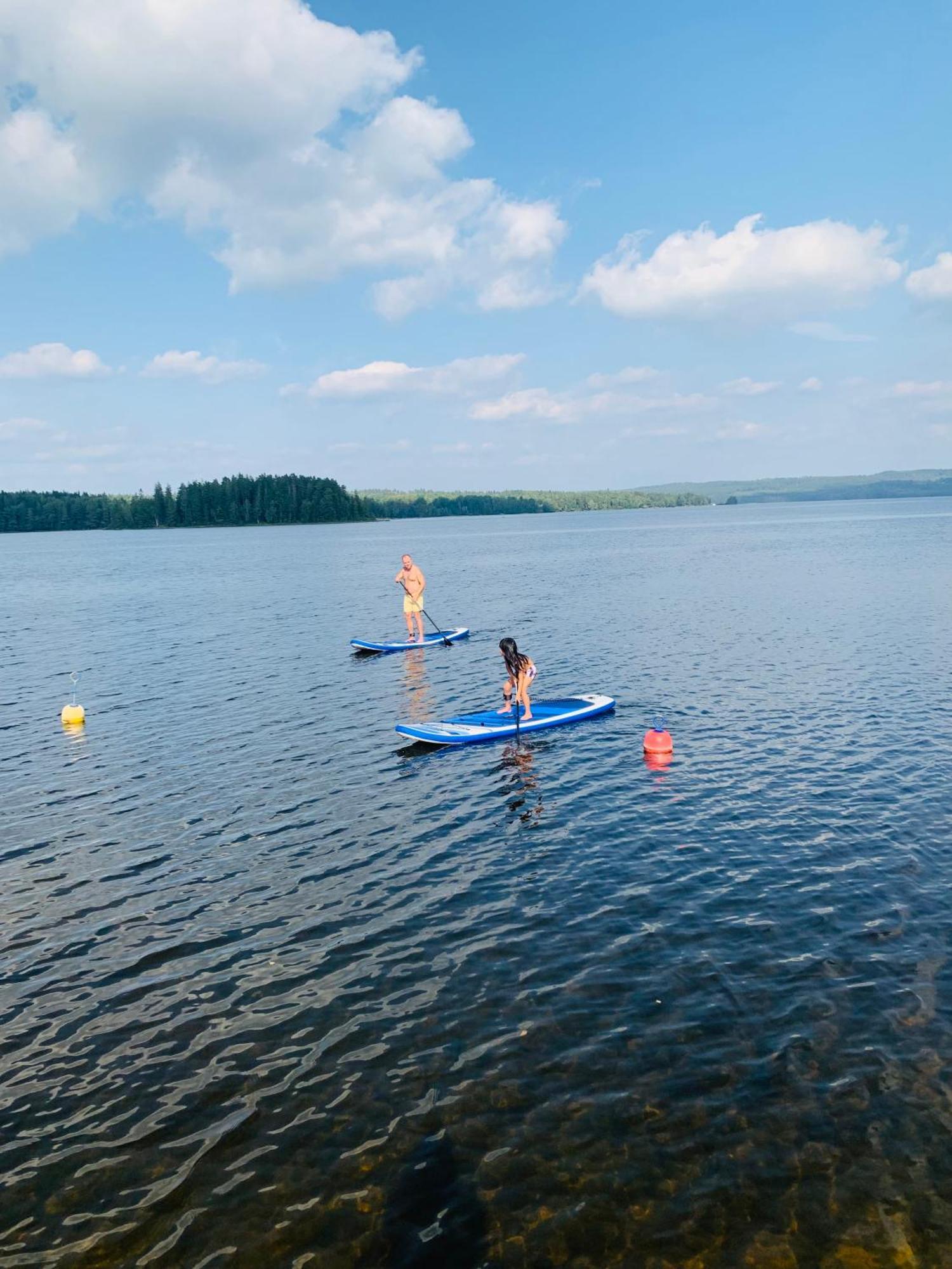 Sjoenaera Stuga Med Bat Och Bastu Ramkvilla Extérieur photo